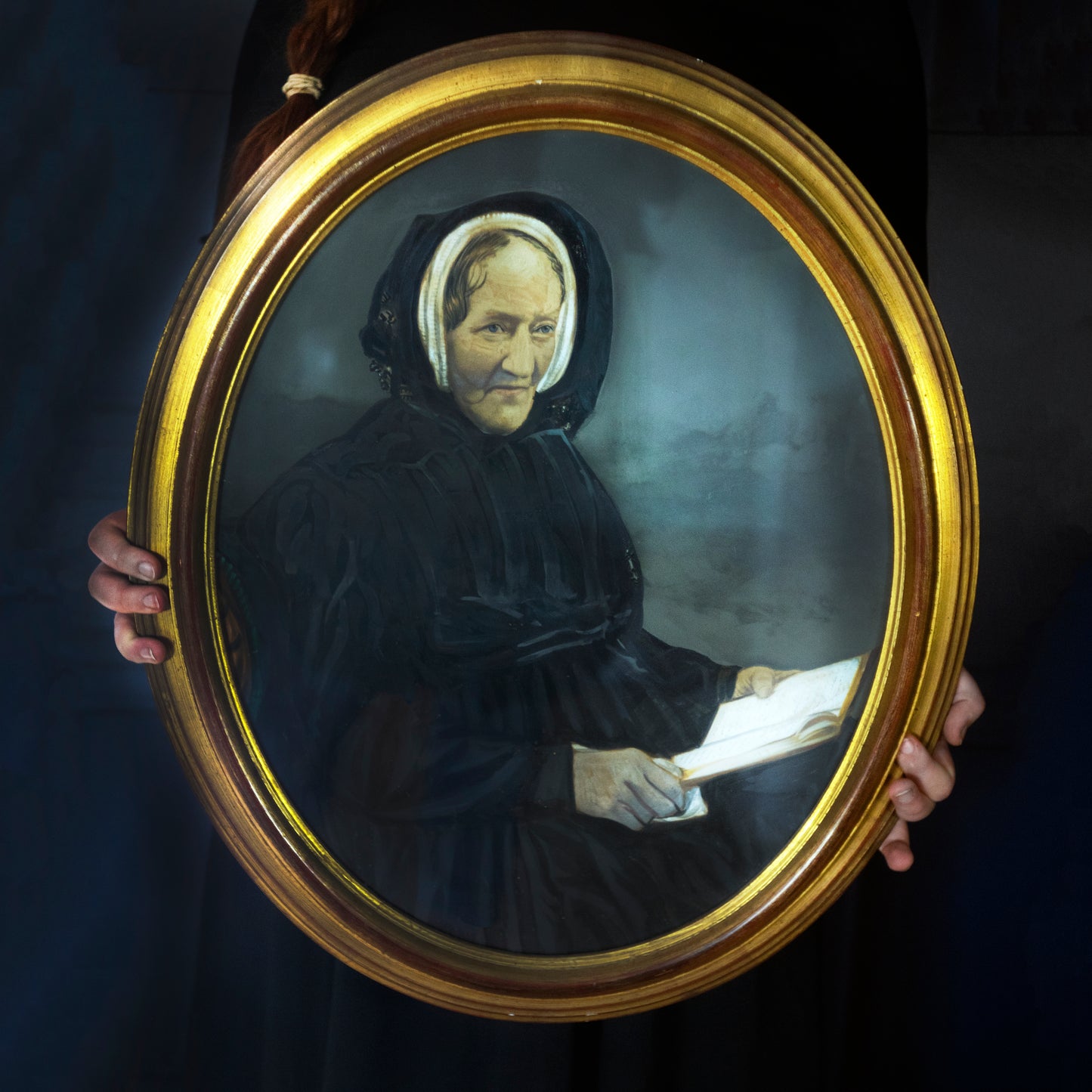 SCOTTISH SCHOOL (19TH CENTURY) PORTRAIT OF AN ELDERLY LADY IN ON OVAL FRAME