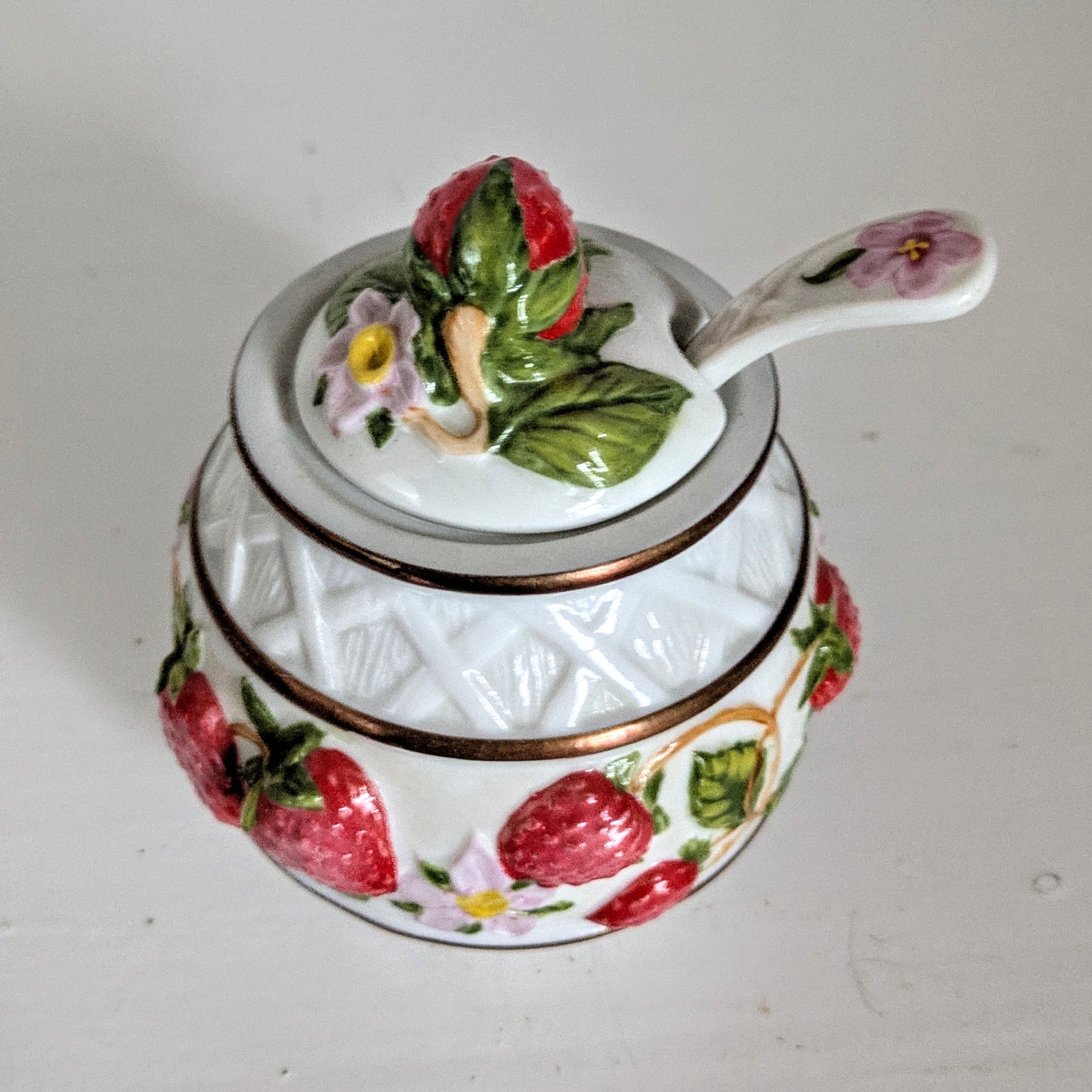 Strawberry  The Franklin Mint Le Cordon Bleu Porcelain Jelly Jam strawberry Preserves Decorative Jar 1988 with Spoon