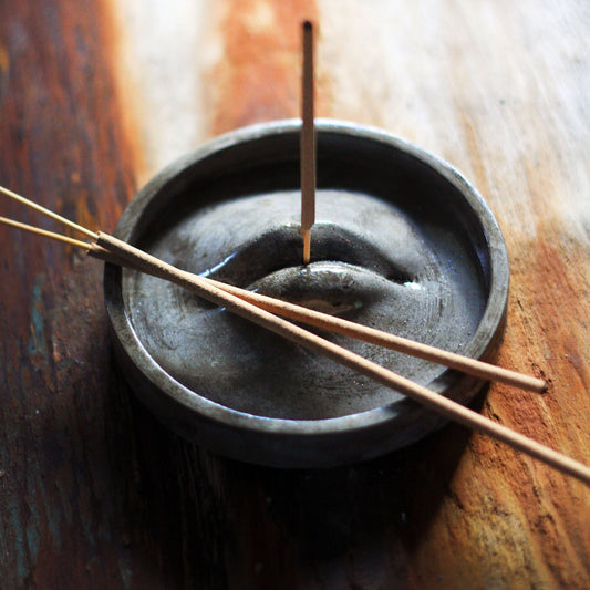 lips Incense Holder | Incense holder | Round Incense Holder | mouth Shape Incense Holder | Concrete incense holder | scandi decor