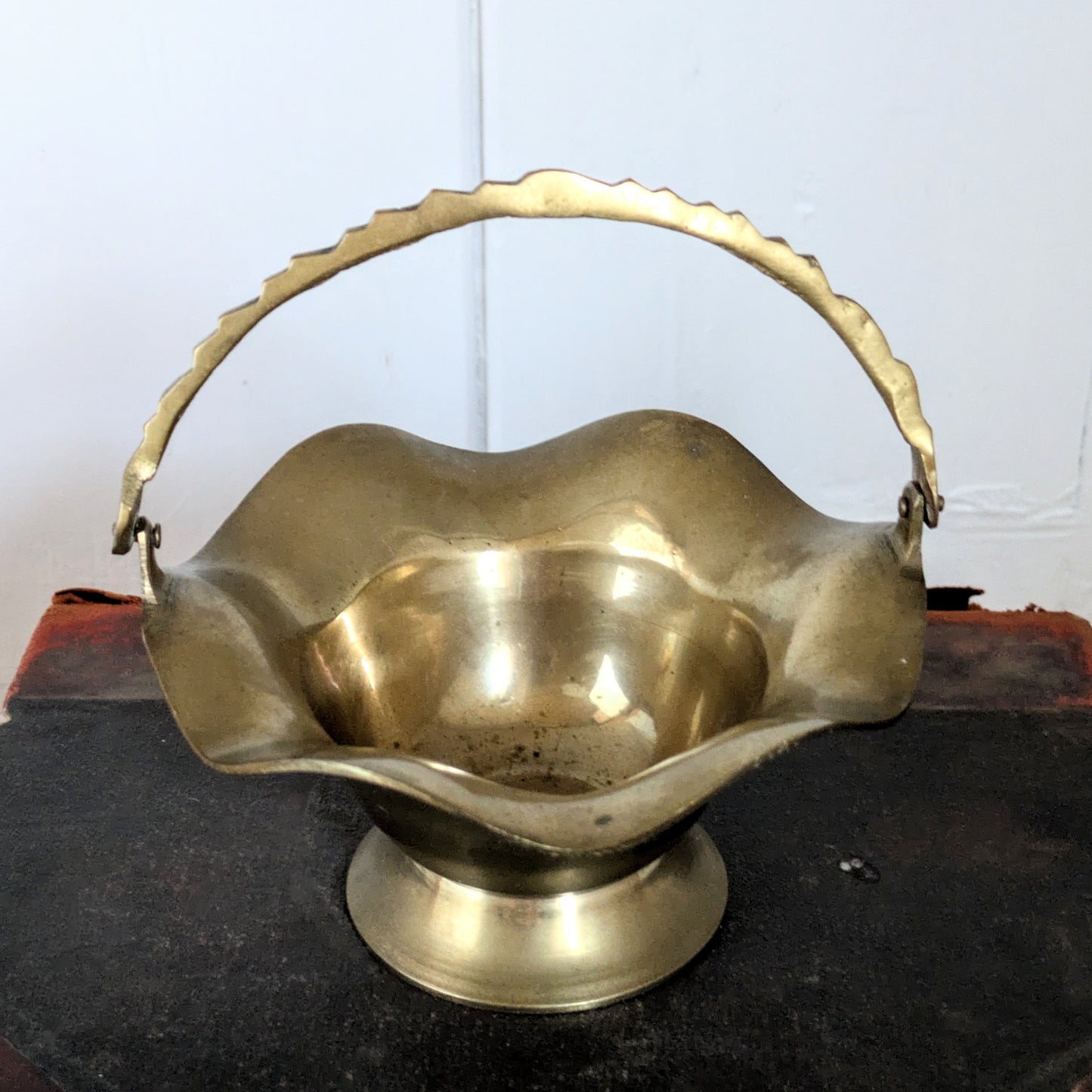 Vintage shiny brass scallop edge basket