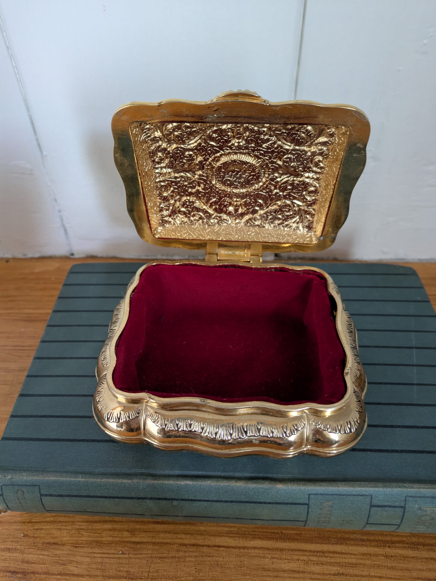 Silver Victorian Ornate Detail Slightly Rectangular Jewelry Box / Trinket box / Memory Box