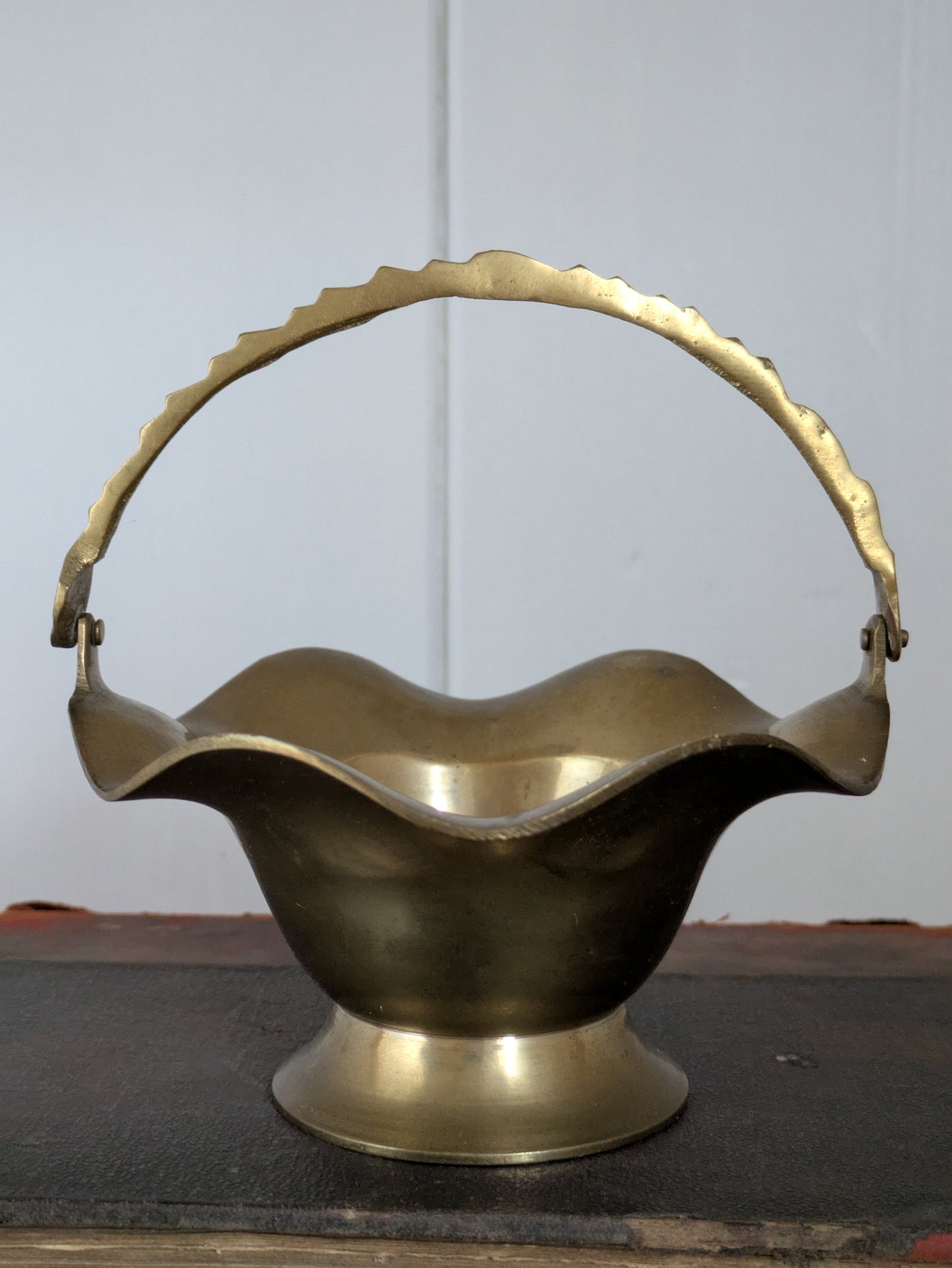 Vintage shiny brass scallop edge basket